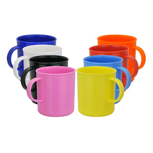 Plastic mugs 